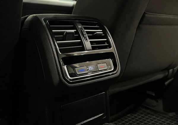 Volkswagen Passat cena 49900 przebieg: 299000, rok produkcji 2016 z Ozimek małe 631